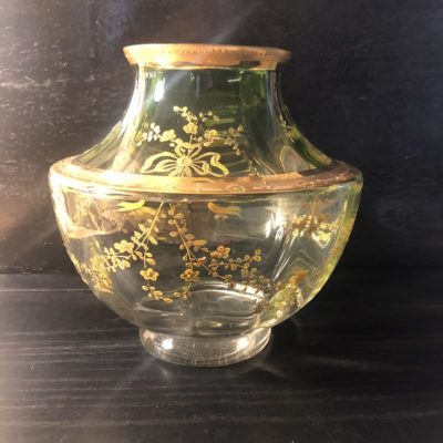 Vase vert motifs fleurs dorées