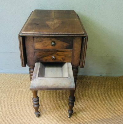 Table de chambre ancienne