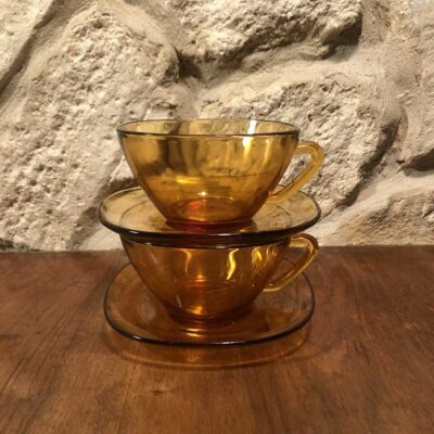 Grandes tasses et sous tasses vintage